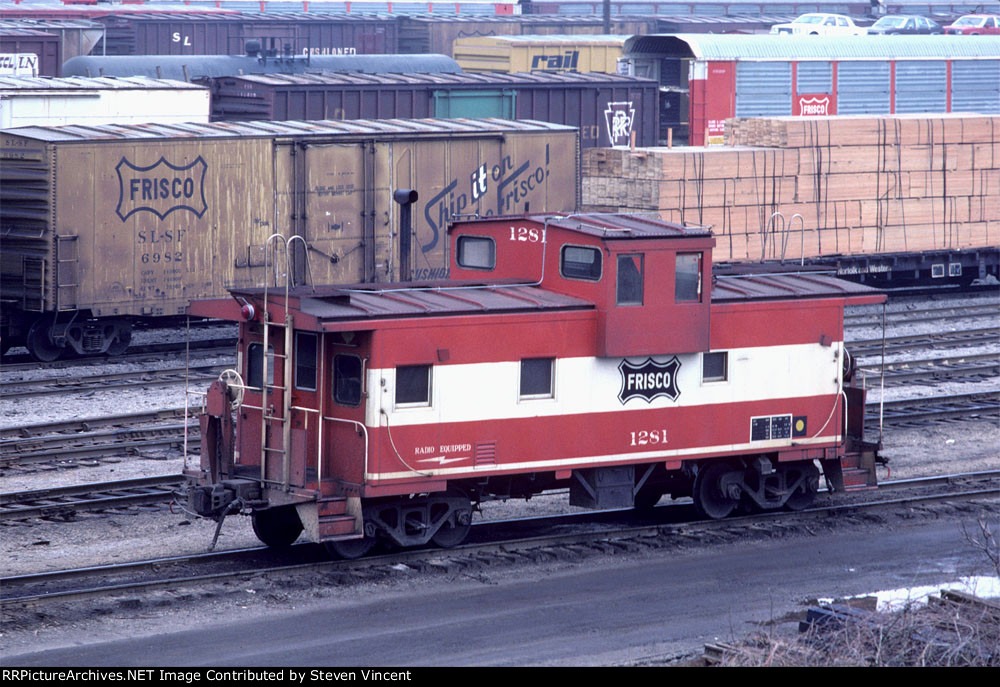 Frisco caboose SLSF #1281 in old (?) scheme.